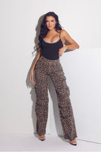 Load image into Gallery viewer, Animal print cargo pants
