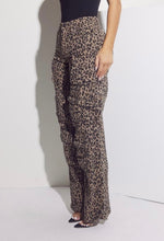 Load image into Gallery viewer, Animal print cargo pants
