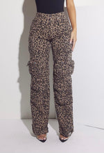 Load image into Gallery viewer, Animal print cargo pants
